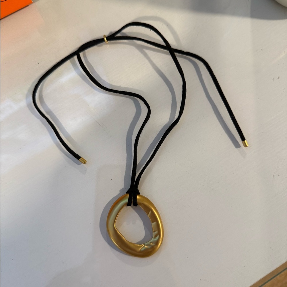 Heaven Mayhem gold loop necklace